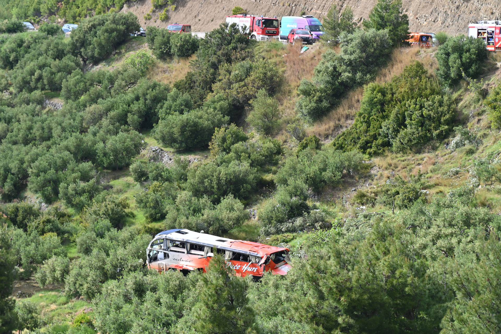 U Krvavici pored Makarske sletio s ceste autobus Duće Toursa