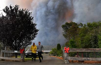 Australski požari: Mornarica evakuira turiste i stanovnike