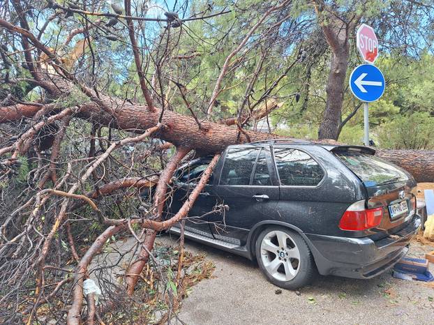 FOTO Split kao nakon tornada! Ovo je prognoza za danas: Za tri regije upalili alarm zbog oluje