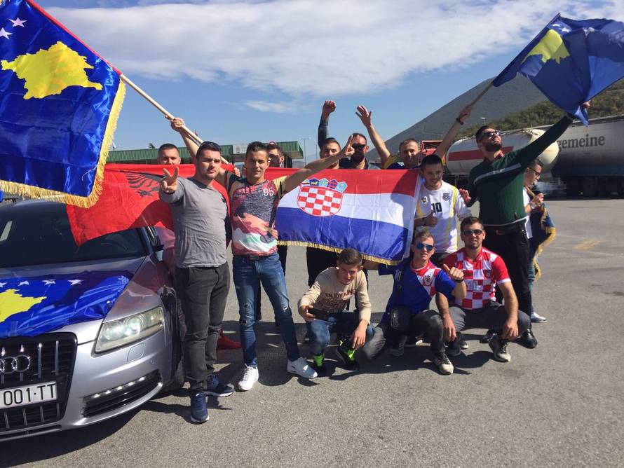 VIDEO Idila: Hrvati i Kosovari zagrljeni pjevaju na ulicama