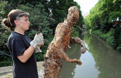 Toulouse: Kolonija kipara izrađuje skulpture od lišća