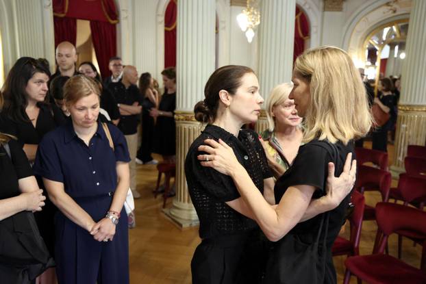 Zagreb: Održana komemoracija za filmskog redatelja Zrinka Ogrestu