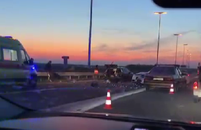 VIDEO Sudar tri vozila na A3 kod Popovače: Vozi se zaustavnim trakom, stvorila se i kolona