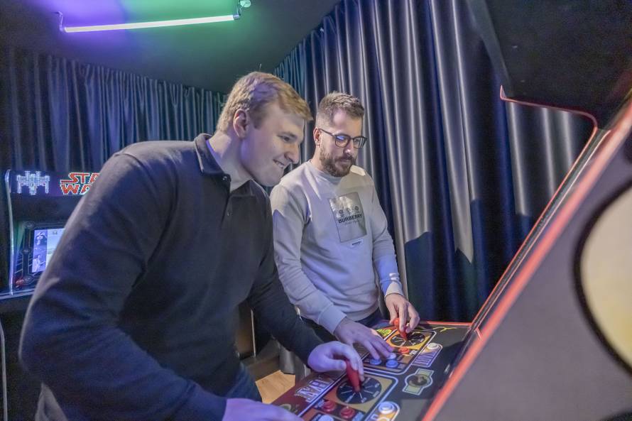 Prve konzole: Evo kako je prije više od pola stoljeća Pong započeo veliku eru videoigara