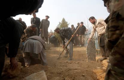Broj žrtava napada u Kabulu narastao na 103, ranjenih 235
