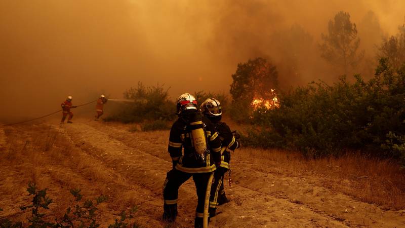 POŽARI IZVAN KONTROLE U Francuskoj i Španjolskoj više od 160.000 evakuiranih...
