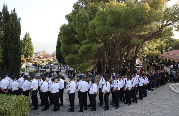Omiš: Sprovod bivšeg vatrogasnog zapovjednika Drage Lelasa