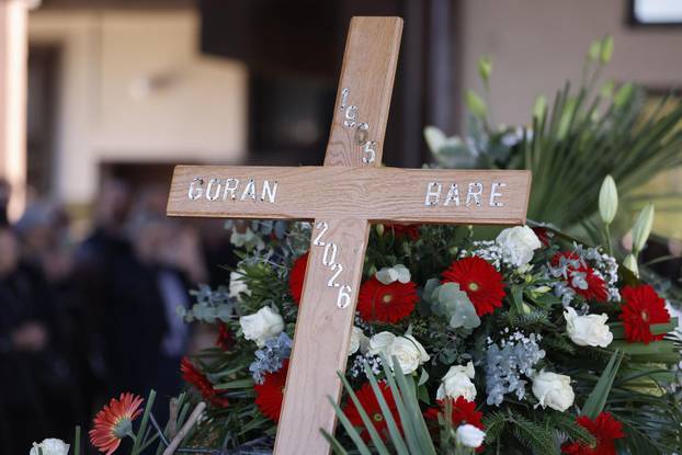 Posljednji ispraćaj Gorana Bareta na Gradskom groblju u Vinkovcima