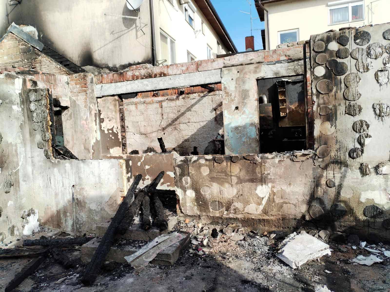 Produžni kabel uzrokovao požar u Donjem Miholjcu: 'Sin nas je probudio vatra je sve progutala'
