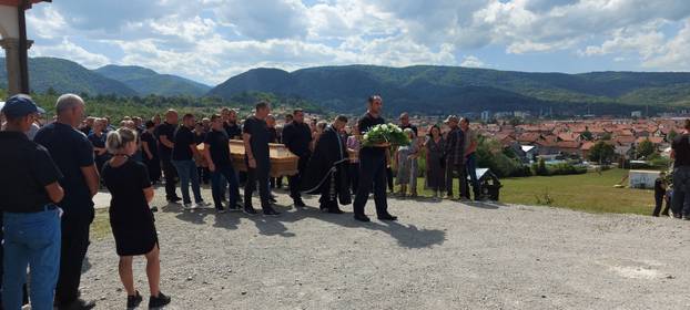 FOTO TUGA U KOTOR VAROŠU Pokopali Draganu (34) koja je poginula u buktinji kod Omiša