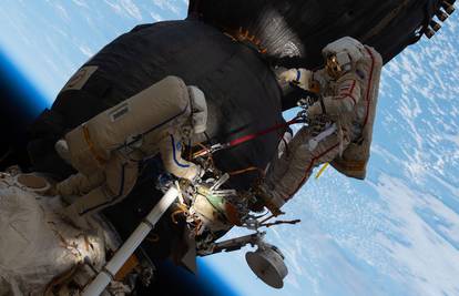 Astronauti u svemirskoj šetnji: Pripremaju ISS za novi modul