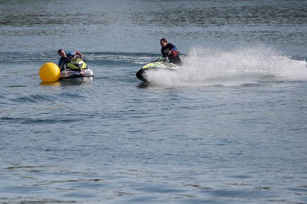 Spas od vrućina na zagrebačkom jezeru Jarun