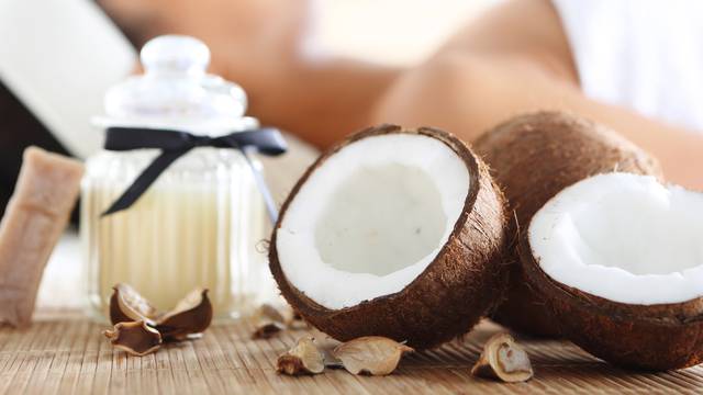 10 super primjena za kokosovo ulje: hrani nokte i kosu,  a ispeći ćete i ukusnije muffine ili kolač