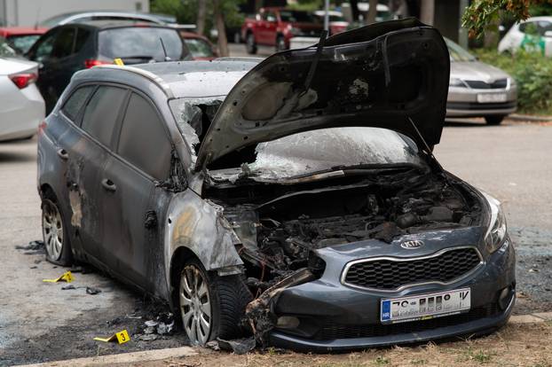 Pogledajte kako izgleda auto koji je izgorio na parkingu u Zagrebu: Još dva su oštećena