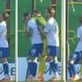 VIDEO Bizaran i nikada ranije viđen potez! Livaja stavio ruke igrača na sebe i bacio se na leđa