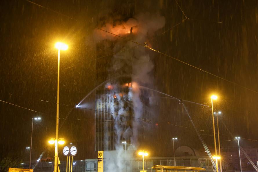 Zagreb: Pozar u Vjesnikovom neboderu