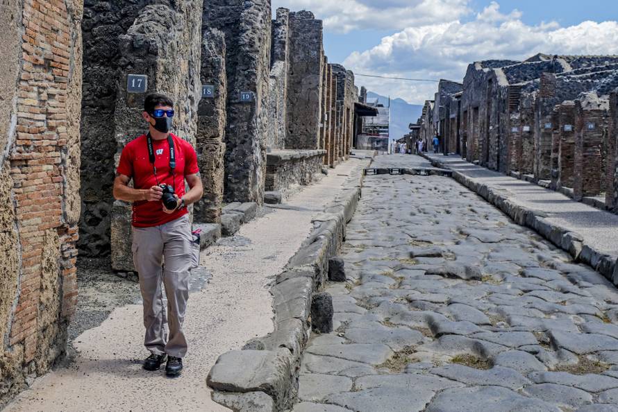 Reopening of Pompeii excavations