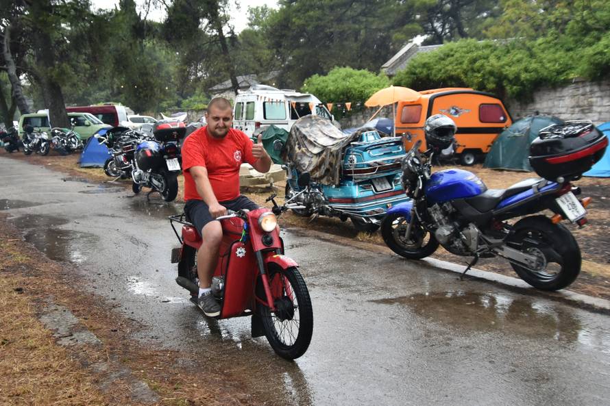 'Ovaj crveni Tomos iz 1970. juri čak 50 kilometara na sat...'