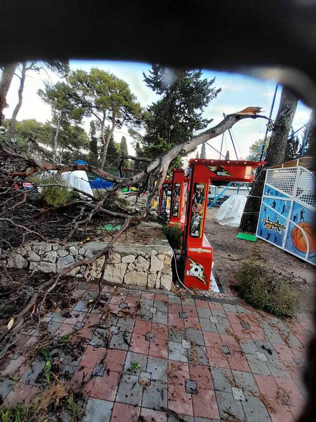 Kao armagedon! Pogledajte posljedice oluje u Biogradu