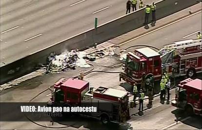 Avion se srušio na autocestu: Četvero ljudi u padu poginulo