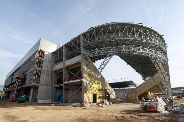 Zagreb: Počelo postavljanje stolica na sjevernoj tribini stadiona u Kranjčevićevoj