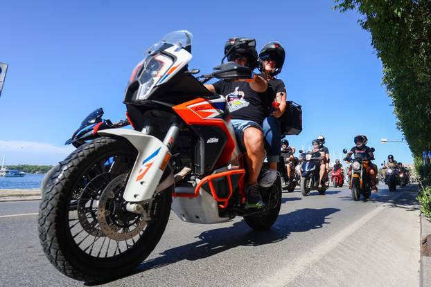 Defile motorista kroz PUlu