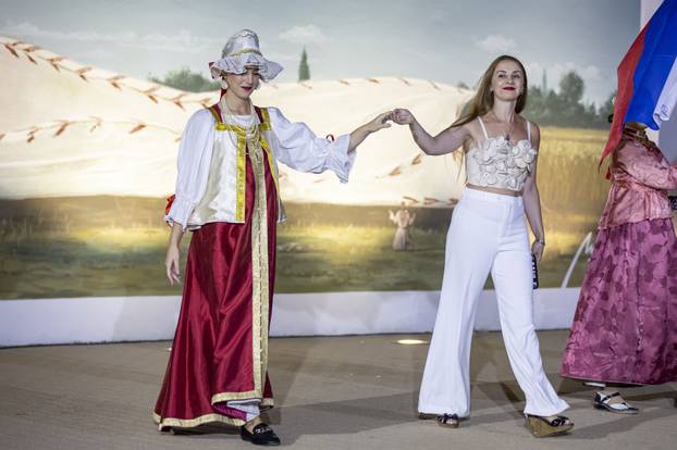 Vinkovci: Etno frizure svijeta na Vinkovačkim jesenima