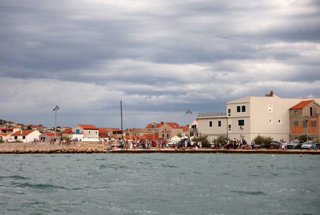 FOTO Ženska regata u Betini oduševila mještane i turiste