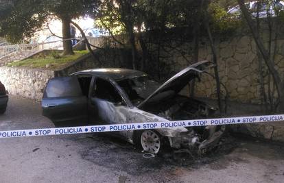 Nakon Porschea i Mercedesa, u Splitu je noćas izgorio Audi A4