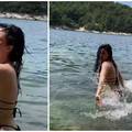 Domaća pjevačica se okupala u moru i pohvalila raskošnim oblinama: 'Pa ŠČa bude, sretno'
