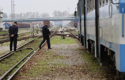 Osijek: Lakše ozlijeđena žena koja je završila pod vlakom