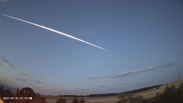 Iznad Mađarske izgorio meteor: 'Imao je rozo-crveni obruč i trajao je otprilike 10 sekundi'