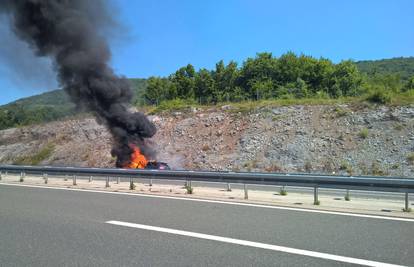 Planuo auto na autocesti A1: Citroen C4 je potpuno izgorio