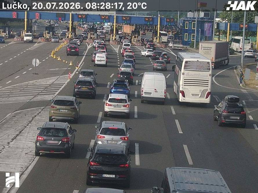 FOTO Gužve prema moru već od jutra: Kolone kod Lučkog, bura stvara probleme, kolnici mokri
