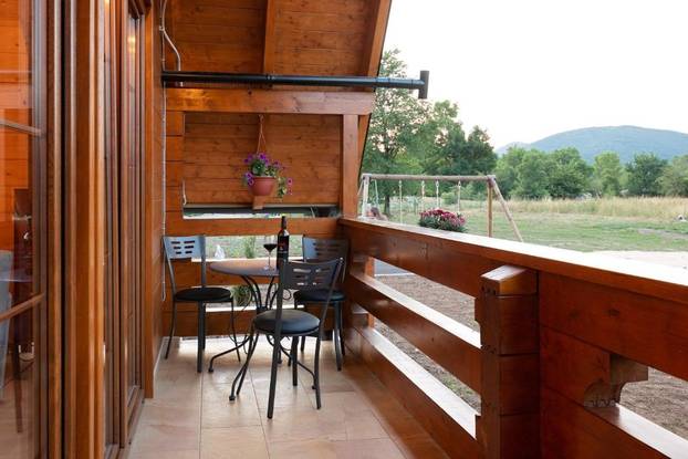 FOTO Zavirili smo u skrivenu drvenu oazu nadomak Plitvica