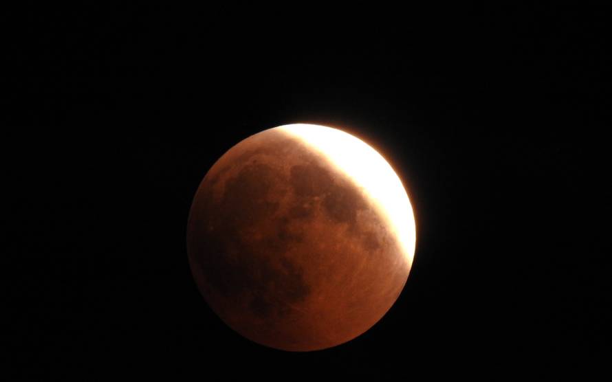 Pogled na pomrÄinu mjeseca iz Dubrovnika
