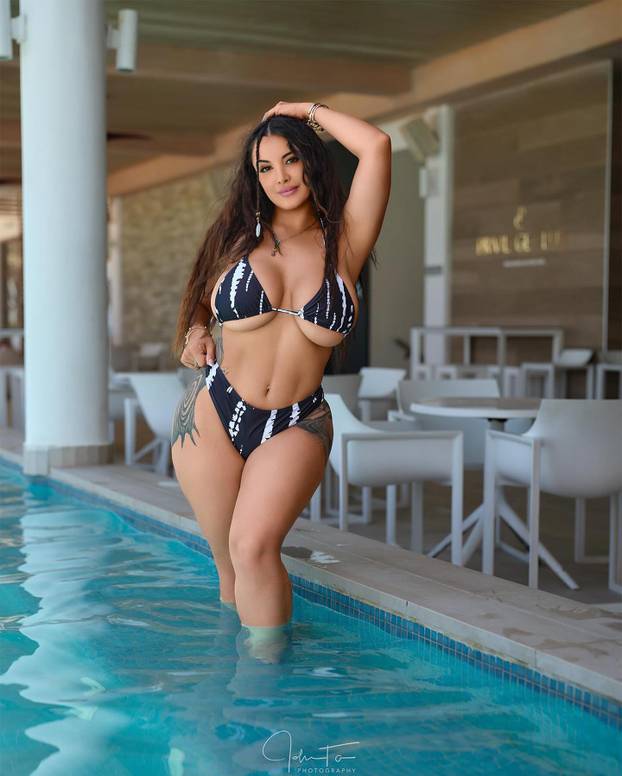 Radila je kao baristica, a onda je postala seksi mama za kojom uzdišu milijuni pratitelja