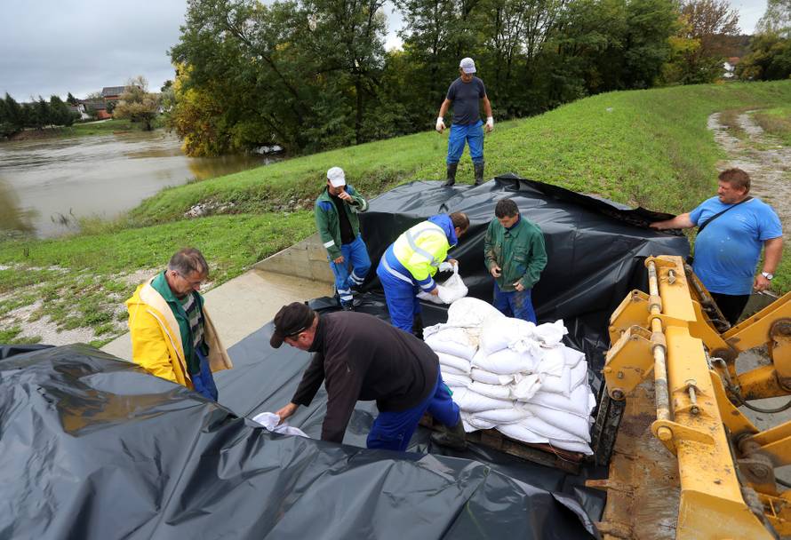 Karlovac se priprema za nove poplave i vodni val na rijeci Kupi