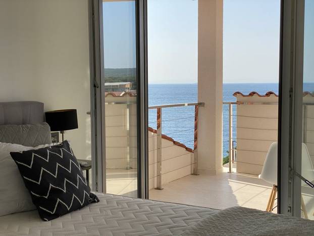 Prodaje se vila u Lunu s velikim bazenom: Cijena? Ma sitnica...