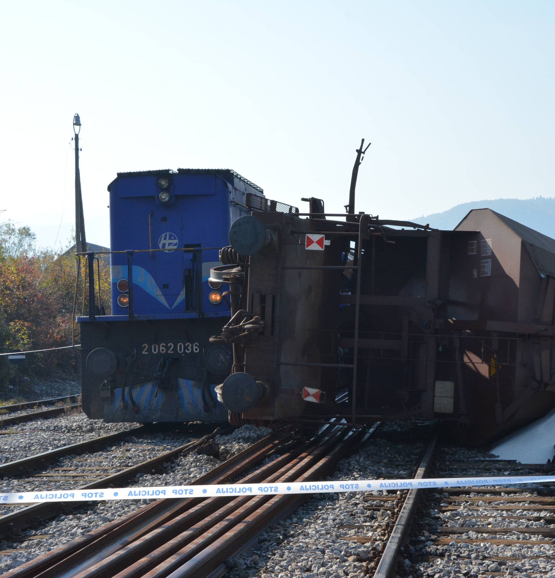 Teretni vlak iskočio s tračnica: Vagon je udario u lokomotivu