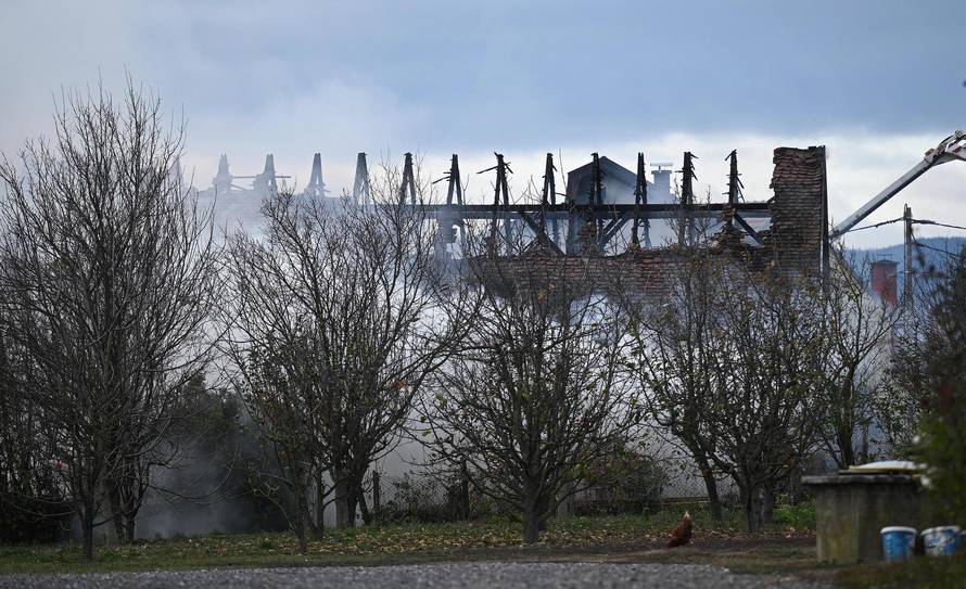 Zagreb: U skladištu guma u Zagrebačkoj ulici u Sesvetama izbio je požar