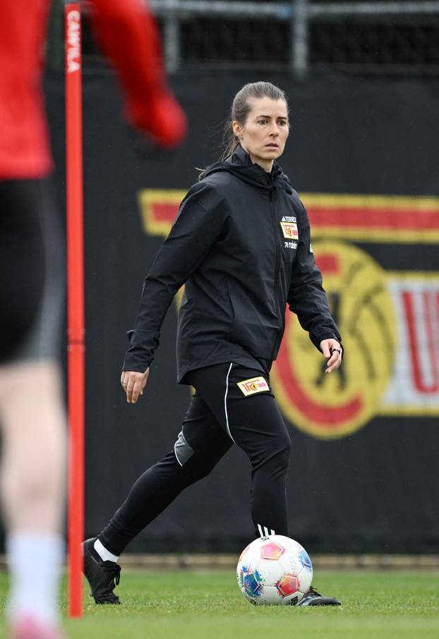 1. FC Union Berlin Training -  Interim coach Marie-Louise Eta leads training session