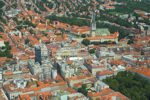 Zagreb: Na aerodromu Lu?ko družili se novinari i natjecatelji Adria Air Race