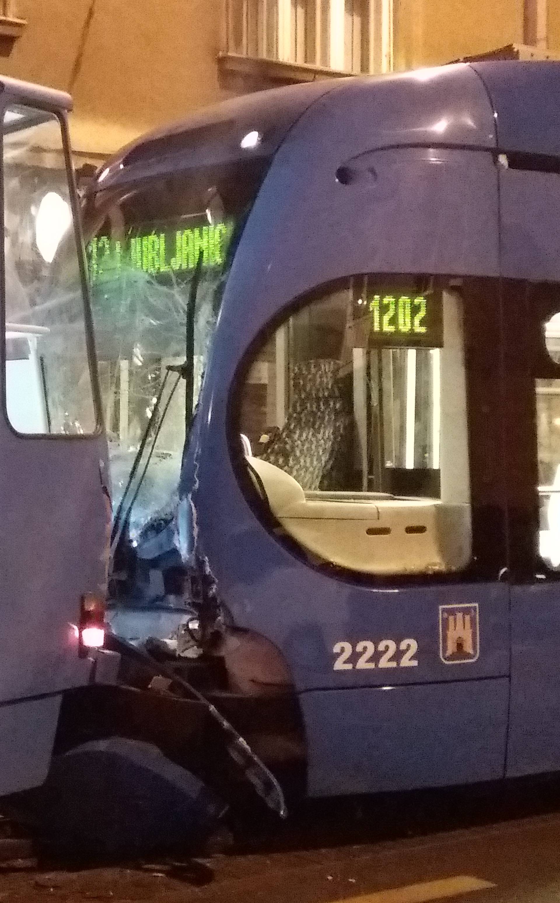 Sudarili se dva tramvaja i auto u Zagrebu: Ima ozlijeđenih ljudi