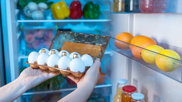 Nije svejedno kako u hladnjak slažete hranu: 'Jaja i mlijeko se ne smiju držati u vratima'