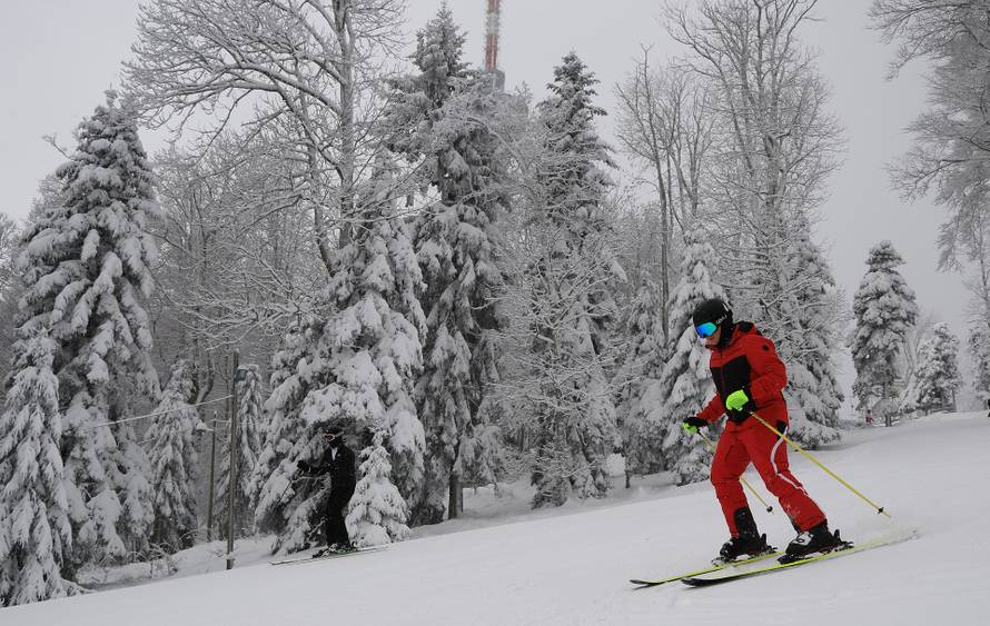 Zagreb: Započela skijaška sezona na Sljemenu 