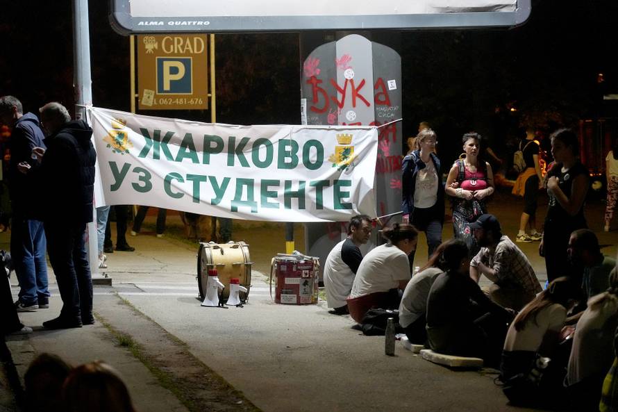 Beogradski studenti  nastavlju prosvjed ispred Radio-televizije Srbije na Košutnjaku