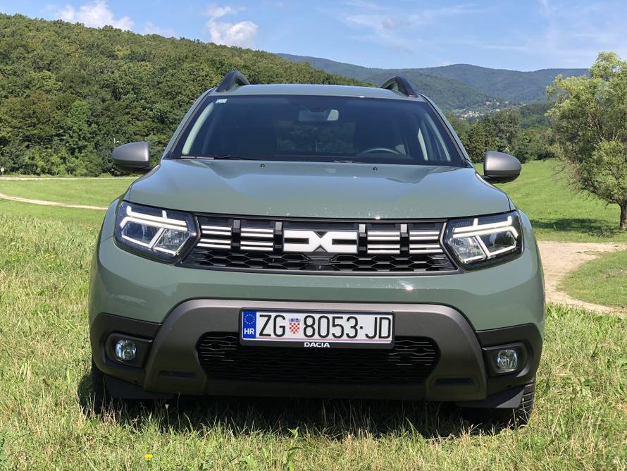 Dacia Duster na testu: Ovaj auto s razlogom je prodajni hit, a može biti i solidan terenac