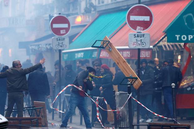 Gunshots fired in central Paris