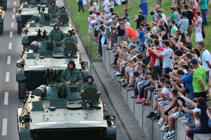 ARHIVA - Na današnji dan 2015. u Zagrebu održan veliki vojni mimohod